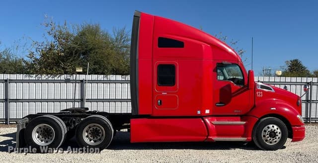 Image of Kenworth T680 equipment image 4