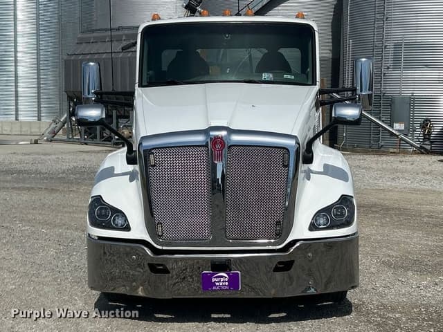 Image of Kenworth T680 equipment image 1