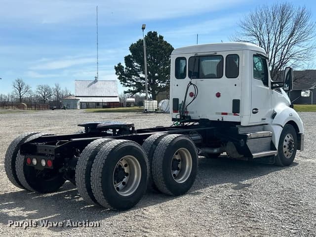 Image of Kenworth T680 equipment image 4