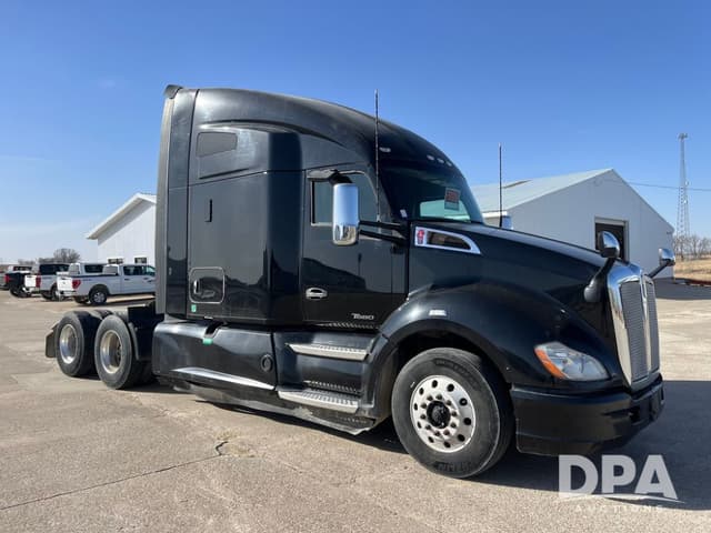 Image of Kenworth T680 equipment image 4