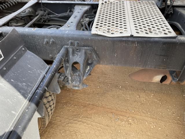 Image of Kenworth T680 equipment image 4