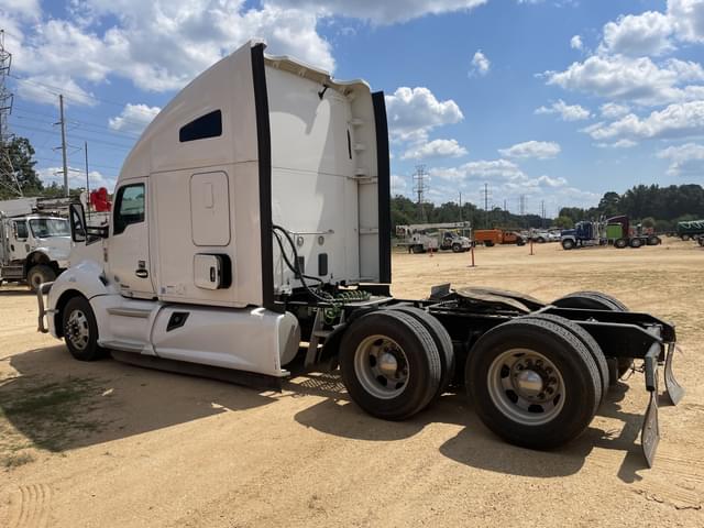 Image of Kenworth T680 equipment image 1