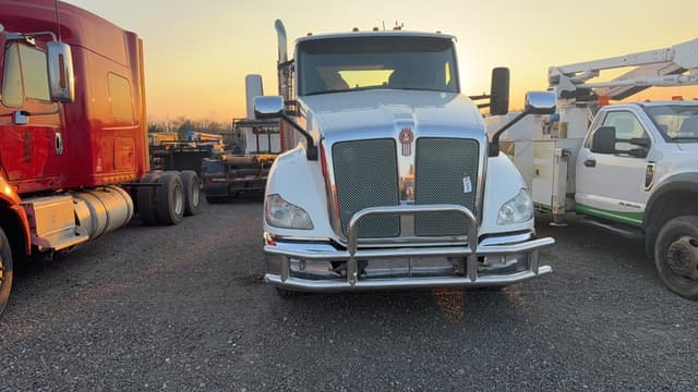 Image of Kenworth T680 equipment image 1