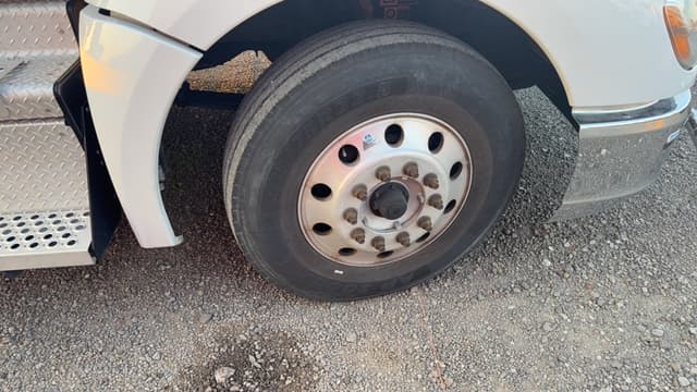 Image of Kenworth T680 equipment image 3