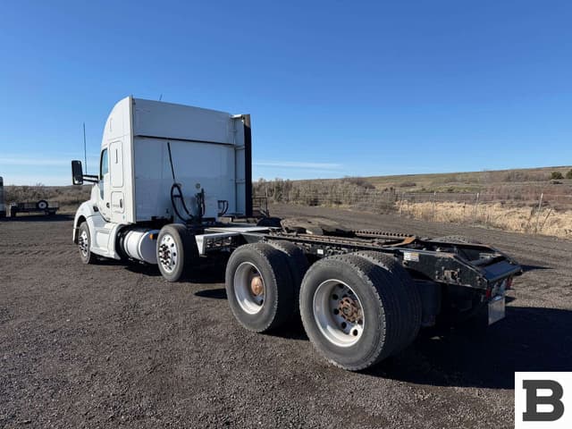Image of Kenworth T680 equipment image 2