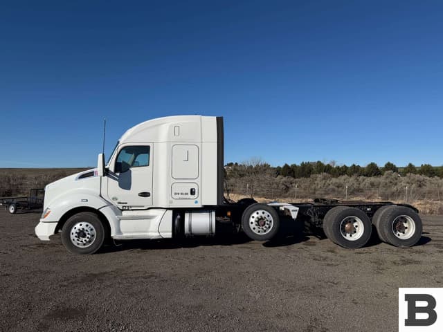 Image of Kenworth T680 equipment image 1