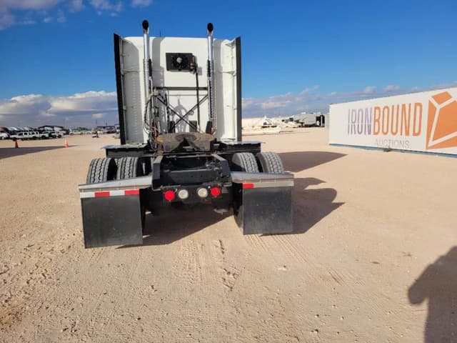 Image of Kenworth T680 equipment image 3