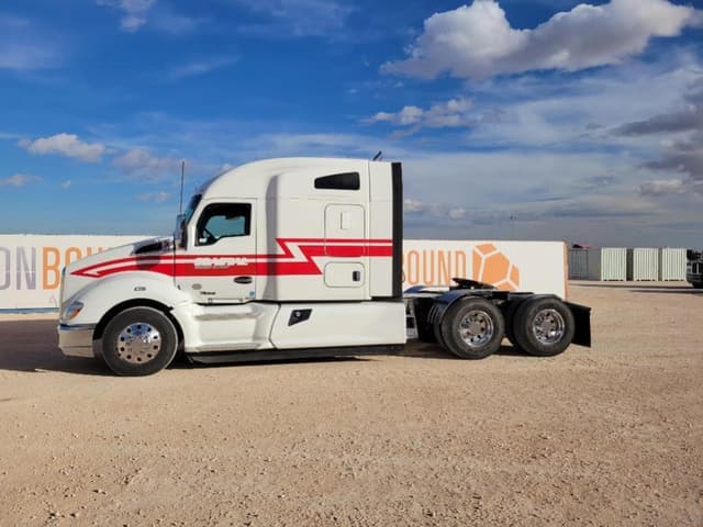 Image of Kenworth T680 equipment image 1