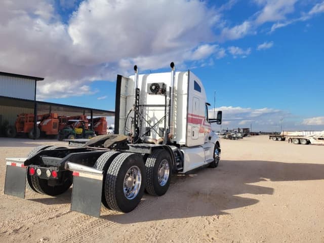 Image of Kenworth T680 equipment image 4