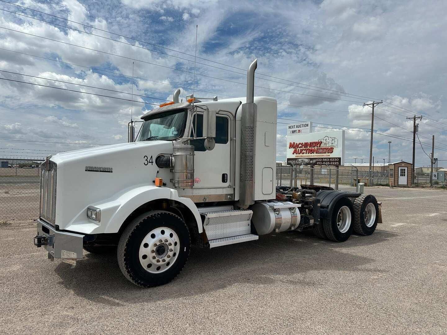 2019 Kenworth T800 Equipment Image0