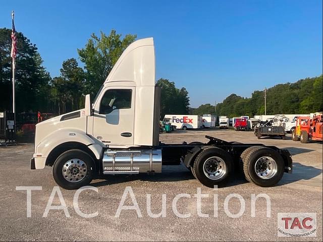 Image of Kenworth T880 equipment image 1