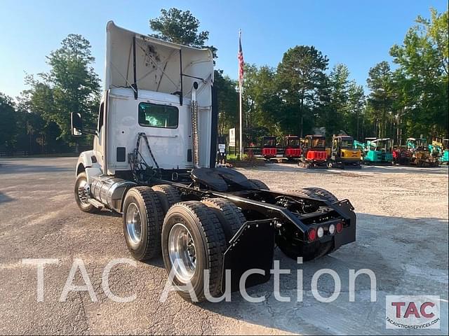 Image of Kenworth T880 equipment image 2