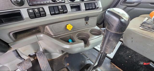 Image of Kenworth T880 equipment image 2