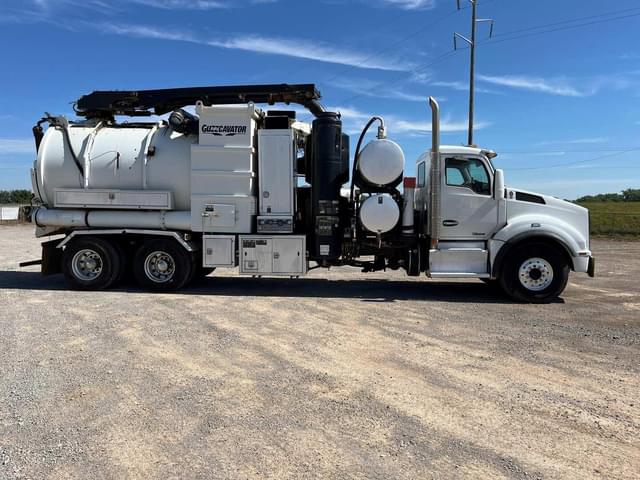 Image of Kenworth T880 equipment image 1