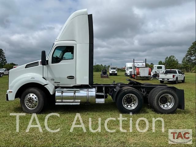 Image of Kenworth T880 equipment image 1