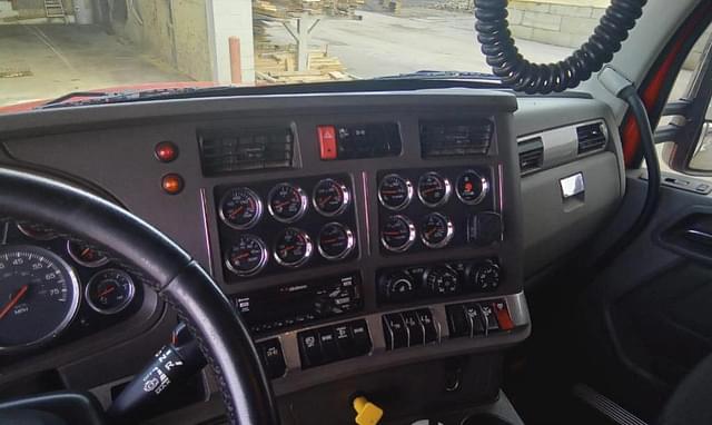 Image of Kenworth T880 equipment image 4