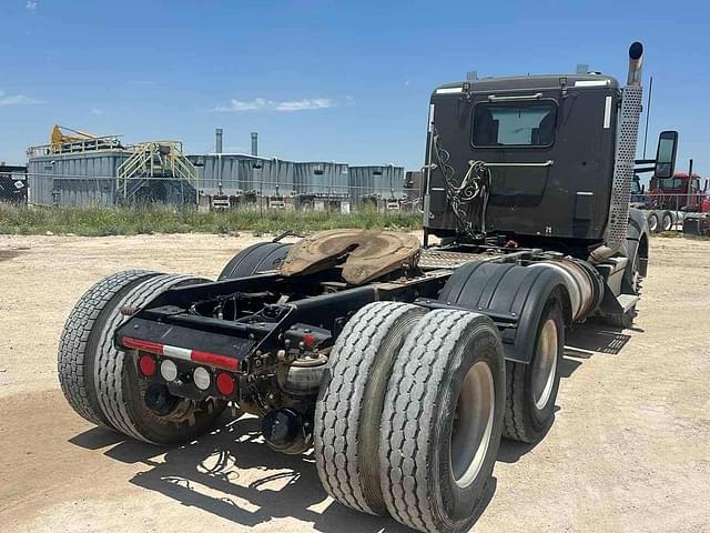 Image of Kenworth T880 equipment image 2