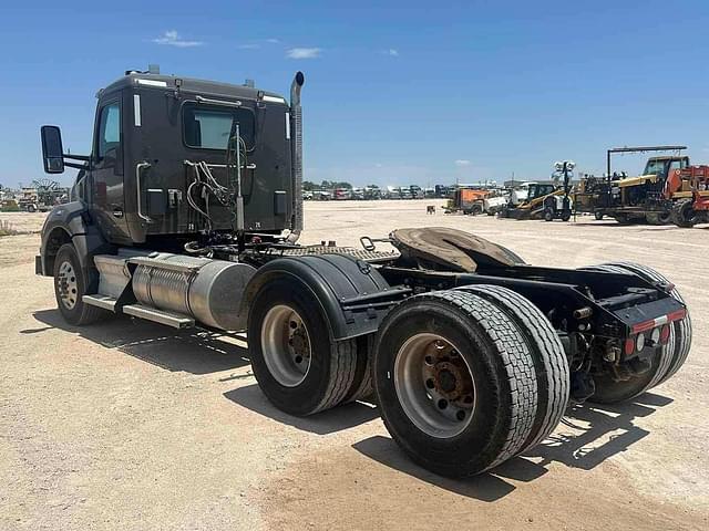 Image of Kenworth T880 equipment image 4