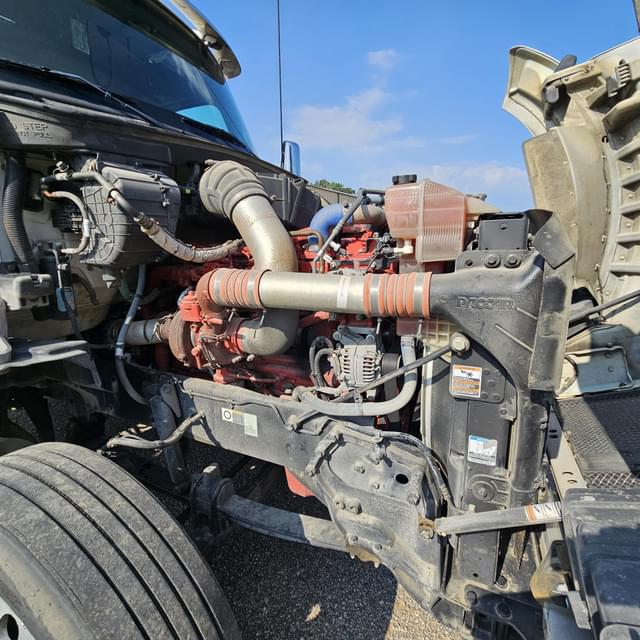 Image of Kenworth T880 equipment image 4