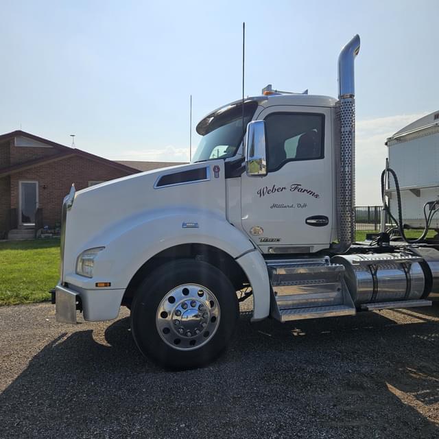 Image of Kenworth T880 equipment image 1