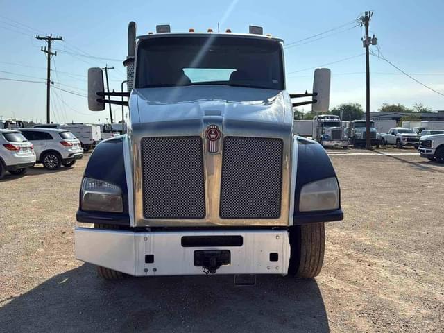 Image of Kenworth T880 equipment image 1