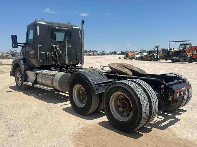 Image of Kenworth T880 equipment image 4