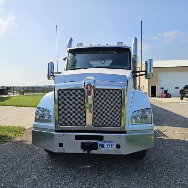 Image of Kenworth T880 equipment image 1