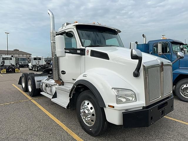Image of Kenworth T880 equipment image 2