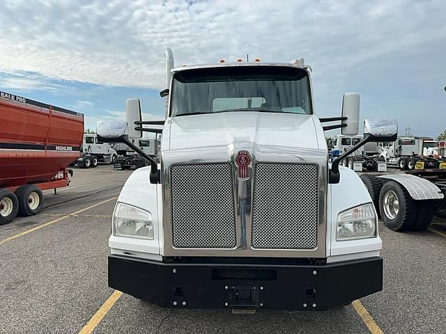 Image of Kenworth T880 equipment image 1
