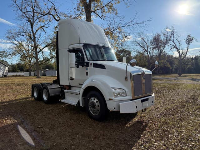 Image of Kenworth T880 equipment image 1