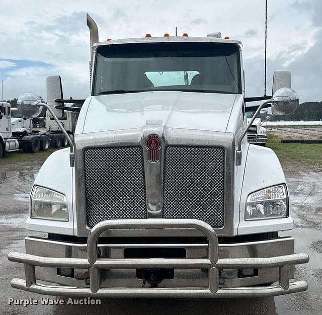 Image of Kenworth T880 equipment image 1