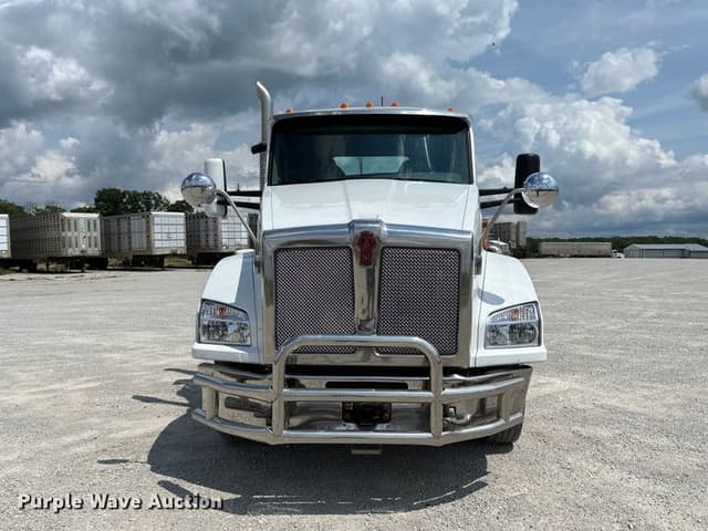 Image of Kenworth T880 equipment image 1