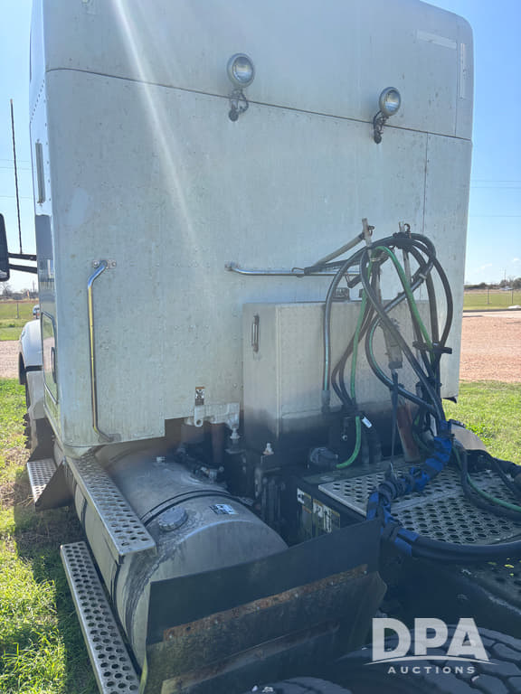 Image of Kenworth T880 equipment image 3