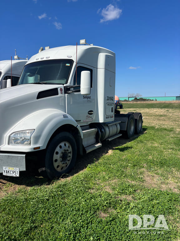 2019 Kenworth T880 Equipment Image0
