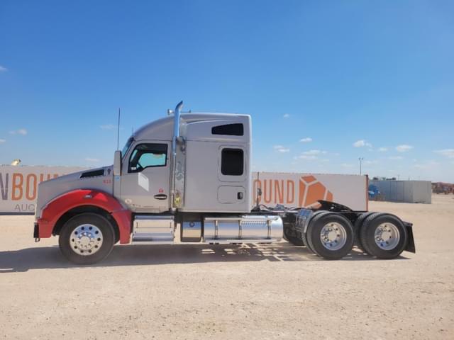 Image of Kenworth T880 equipment image 1