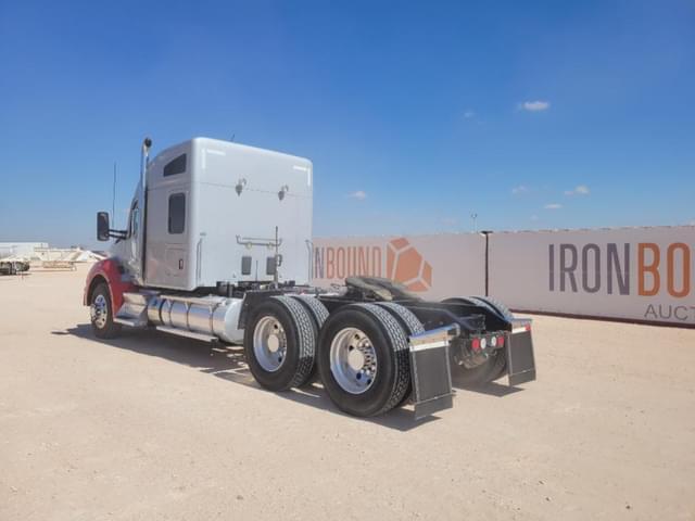 Image of Kenworth T880 equipment image 2