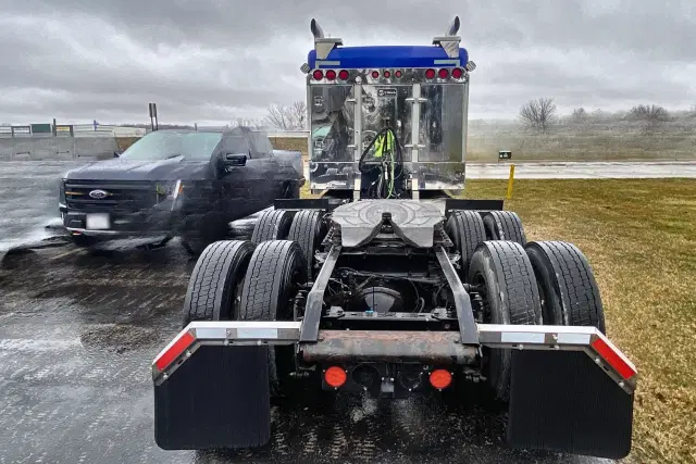 Image of Kenworth W900 equipment image 4