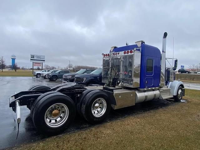 Image of Kenworth W900 equipment image 4