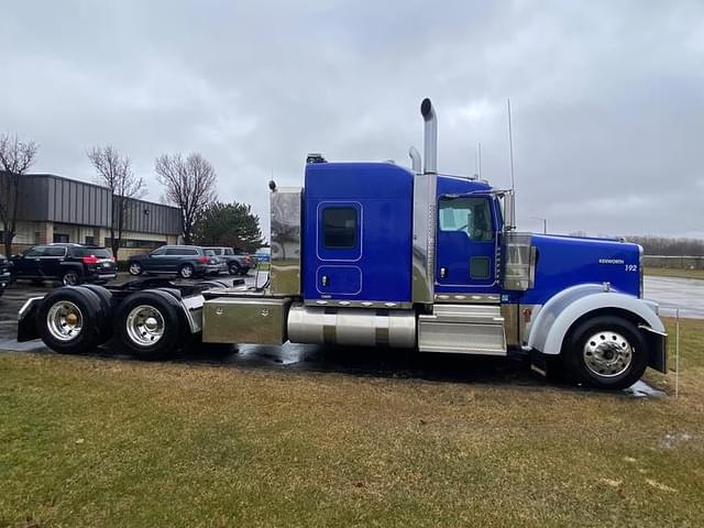 Image of Kenworth W900 equipment image 3