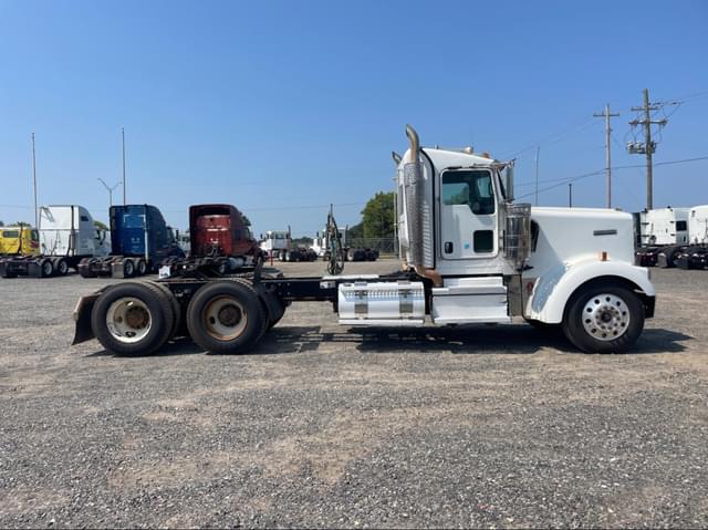 Image of Kenworth W900 equipment image 3