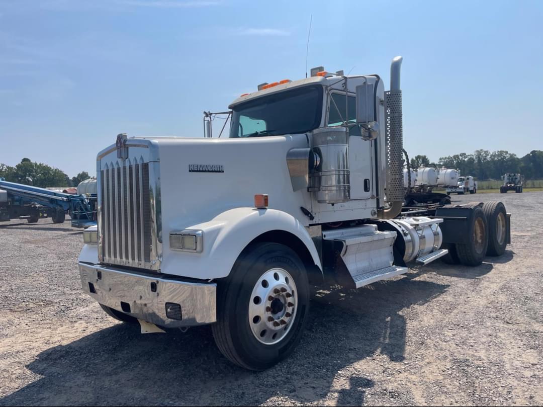 Image of Kenworth W900 Primary image