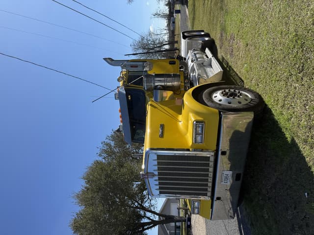 Image of Kenworth W900 equipment image 3