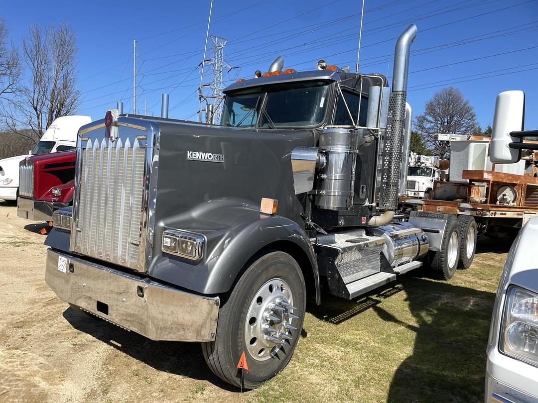 Image of Kenworth W900 Primary image