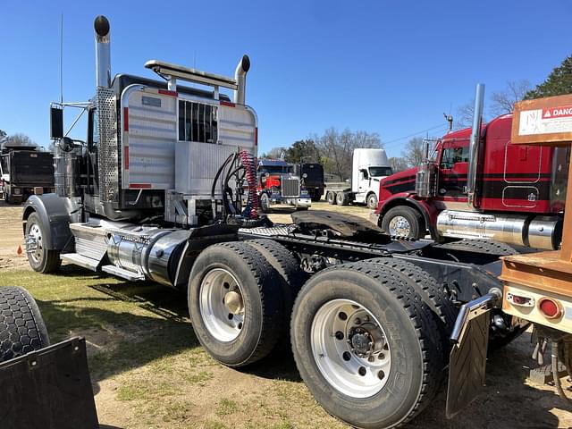 Image of Kenworth W900 equipment image 1