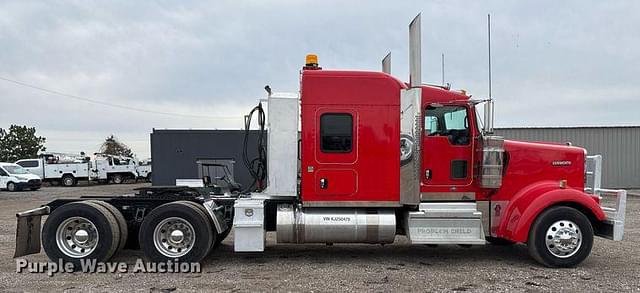 Image of Kenworth W900 equipment image 3