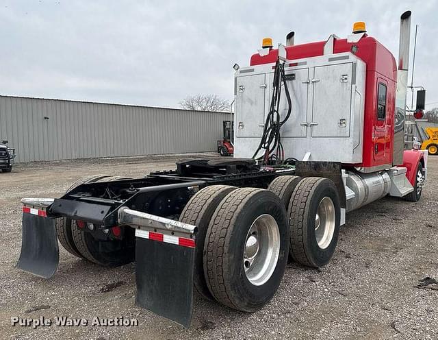 Image of Kenworth W900 equipment image 4