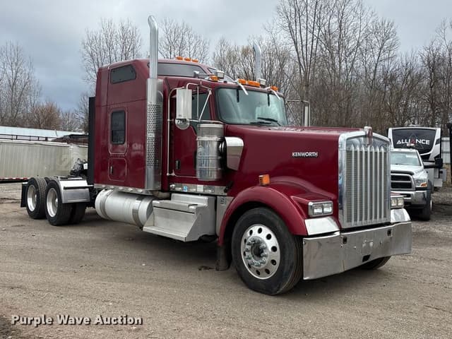 Image of Kenworth W900 equipment image 2