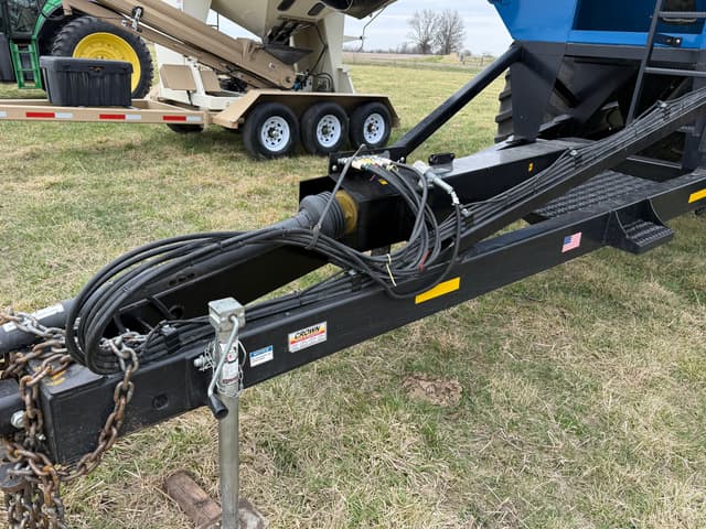 Image of Kinze 1051 equipment image 3