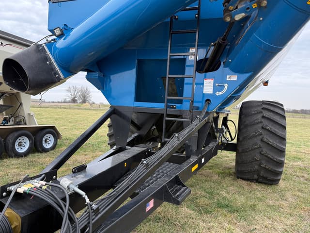 Image of Kinze 1051 equipment image 4
