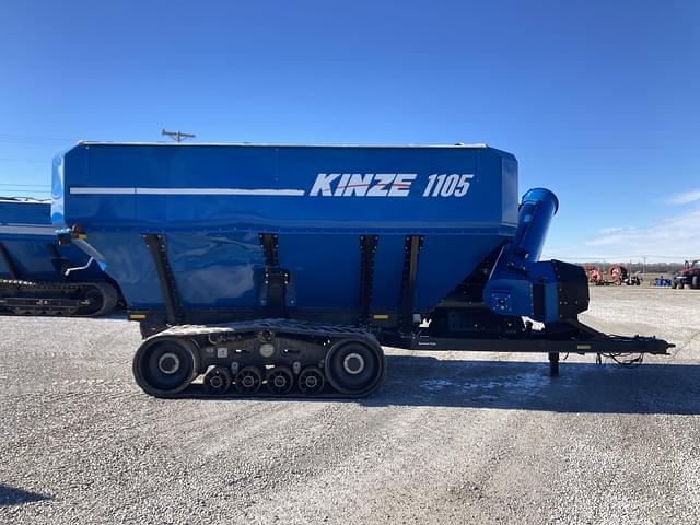 Image of Kinze 1105 equipment image 1